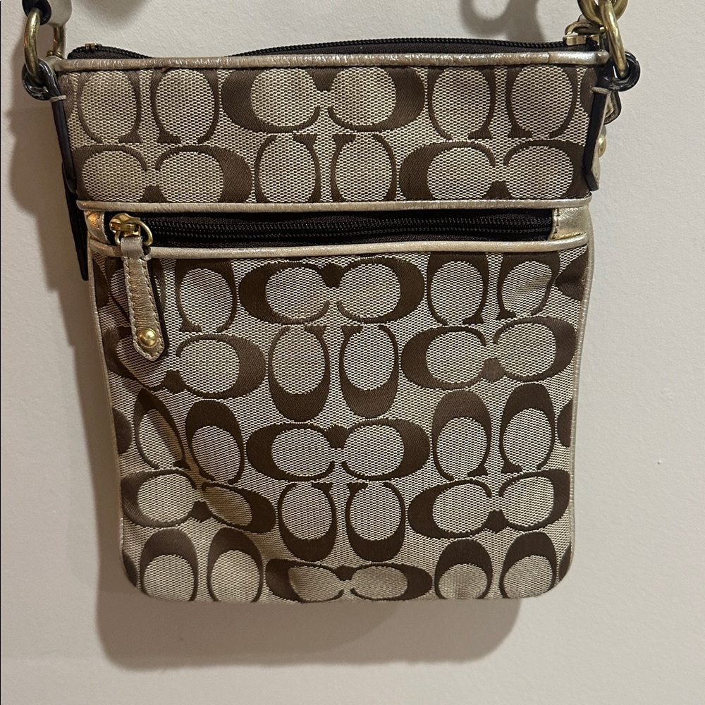 Coach Signature C Swing pack with Floral Appliqué - Picture 5 of 11